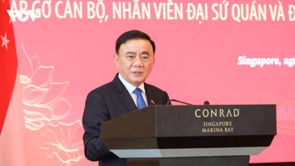 Thường trực Ban Bí thư Trần Cẩm Tú gặp đại diện cộng đồng người Việt ở Singapore