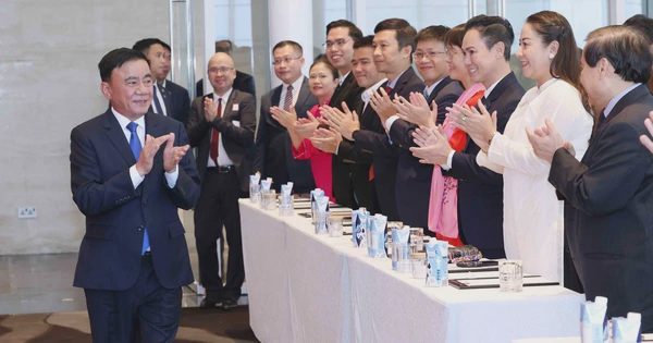 Thường trực Ban Bí thư Trần Cẩm Tú gặp gỡ kiều bào Việt Nam tại Singapore