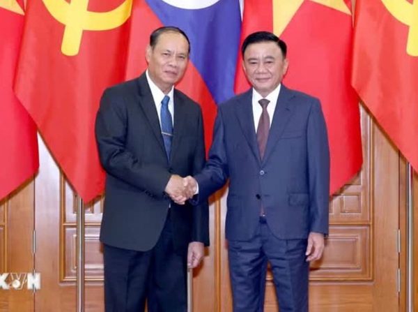 Thường trực Ban Bí thư Trần Cẩm Tú hội đàm với Thường trực Ban Bí thư Trung ương Đảng Nhân dân Cách mạng Lào