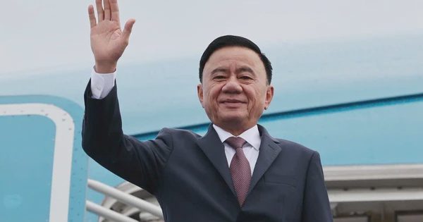 Thường trực Ban Bí thư Trần Cẩm Tú lên đường thăm chính thức Singapore