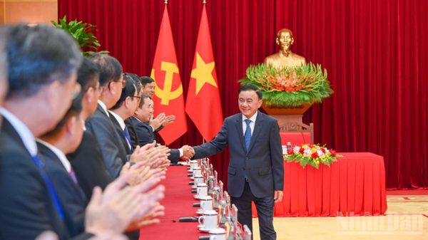 Thường trực Ban Bí thư Trần Cẩm Tú tiếp Đoàn cán bộ cấp cao Đảng Nhân dân Cách mạng Lào