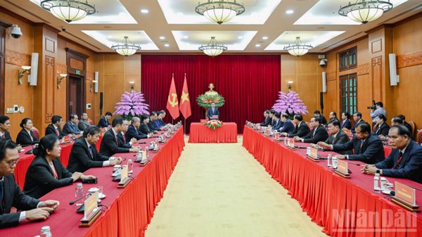 Thường trực Ban Bí thư Trần Cẩm Tú tiếp đoàn cán bộ cấp cao Đảng Nhân dân Cách mạng Lào thăm và làm việc tại Việt Nam