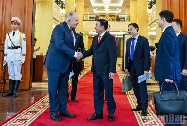 Thường trực Ban Bí thư Trần Cẩm Tú tiếp Đoàn đại biểu Đảng Công nhân Hungary