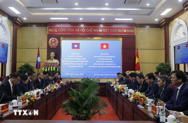 Thường trực Ban Bí thư Trung ương Đảng Nhân dân Cách mạng Lào thăm Bắc Ninh