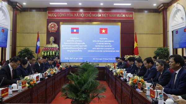 Thường trực Ban Bí thư Trung ương Đảng Nhân dân Cách mạng Lào thăm và làm việc tại thành phố Bắc Ninh