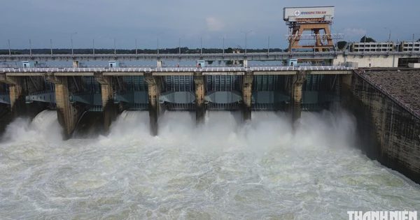 Thủy điện lớn nhất miền Nam mở 6 cửa xả lũ, tổng lưu lượng 915 m³/giây