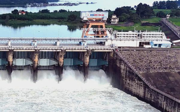 Thủy điện Trị An mở toàn bộ 8 cửa xả, nước cuồn cuộn về hạ du