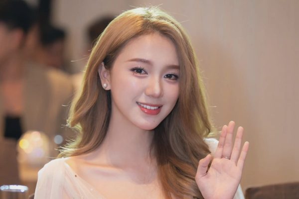 Thùy Dương: Ngoài đời nữ tính, lên phim “tự làm xấu” lại được yêu thích
