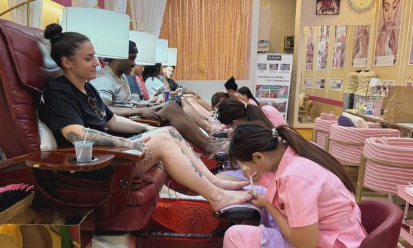 Thủy thủ tàu sân bay Mỹ tận hưởng kỳ nghỉ 'như mơ' tại Thái Lan