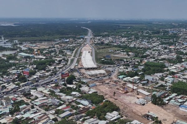 Thuyết phục được hộ dân cuối cùng giao đất cho cao tốc Bến Lức - Long Thành