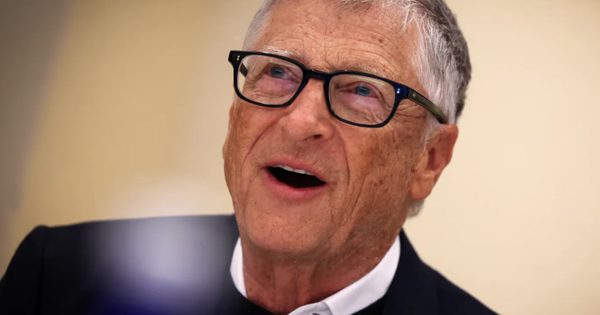 Tỉ phú Bill Gates: AI như 'cuộc đổ bộ của người ngoài hành tinh'