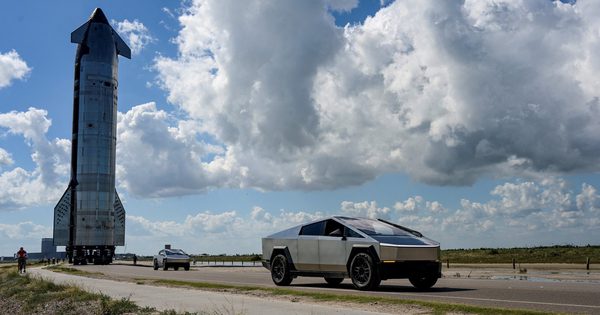 Tỉ phú Elon Musk ủng hộ sáp nhập SpaceX và Tesla thành siêu tập đoàn