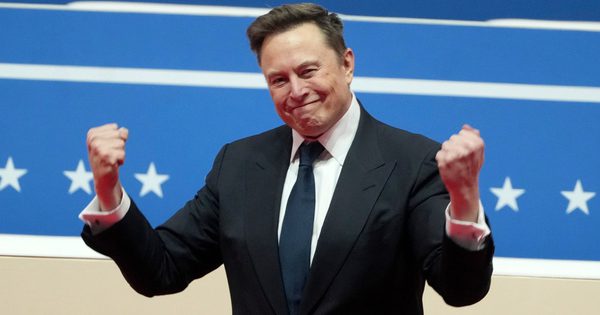 Tỉ phú Musk hứa tặng cổ phiếu SpaceX cho mọi trẻ em ở Mỹ