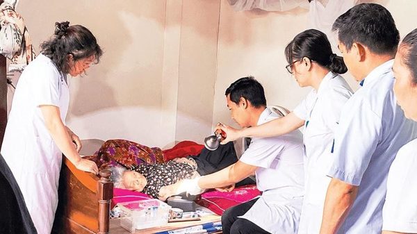 Tích cực chăm sóc sức khỏe Nhân dân