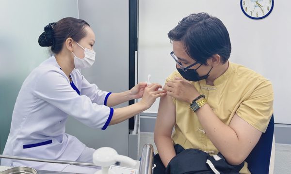 Tiêm 7 mũi vaccine dại trong bốn tháng