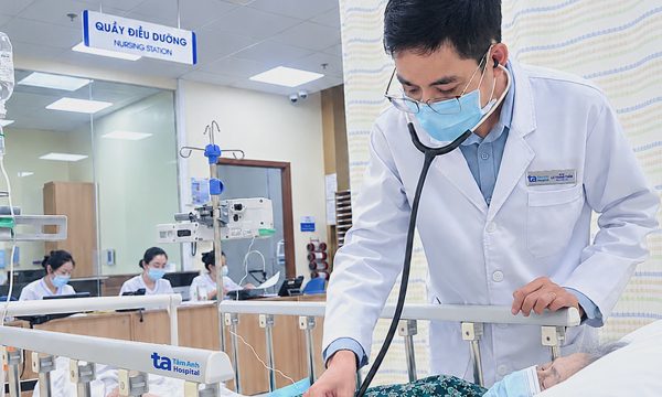 Tiêm thuốc tiêu sợi huyết tái thông mạch máu não
