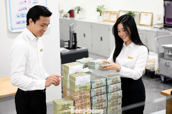 Tiền gửi ngân hàng lập kỷ lục, chủ yếu là của người dân