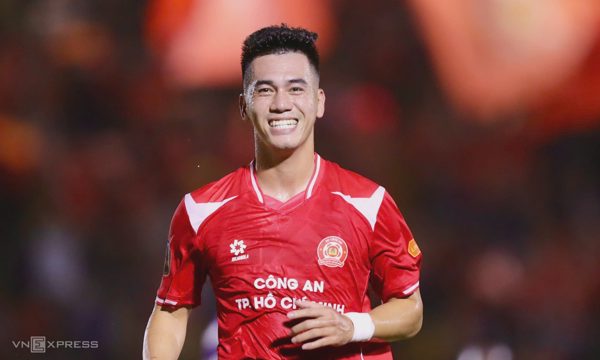 Tiến Linh giúp CA TP HCM thắng trận ra quân V-League