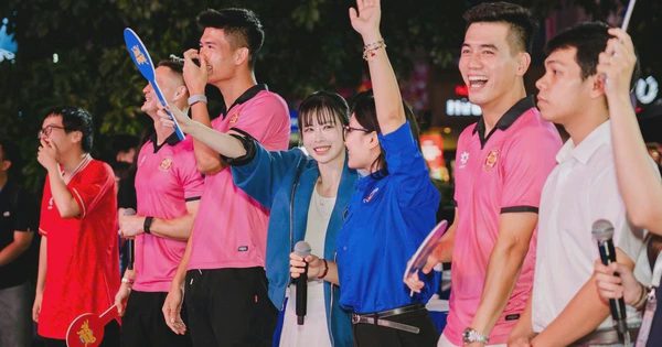 Tiến Linh tiết lộ lời nhắn xúc động, Quốc Cường kể câu nói tiếp lửa của Đình Bắc