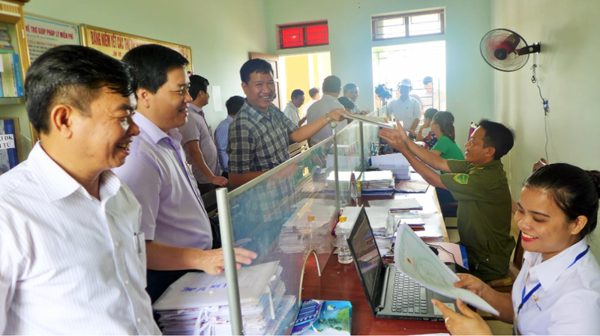 Tiền lương, phụ cấp lãnh đạo cấp xã sẽ được nghiên cứu, điều chỉnh