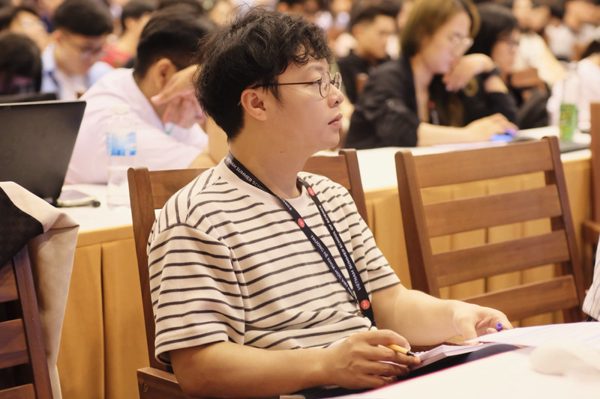 Tiến sĩ trẻ đau đáu 'mạng ảo' thế hệ mới
