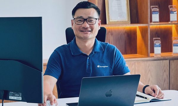 Tiến sĩ Việt chế tạo chip giúp bệnh nhân mù đọc chữ sau 2 ngày cấy