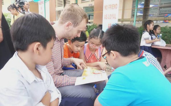 Tiếng Anh phải bước ra đời sống