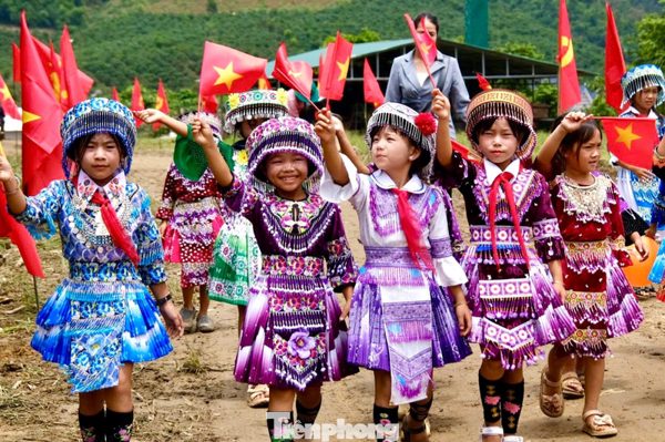 Tiếng trống khai trường dưới chân núi Nâm Rơ Mai