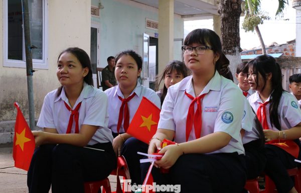 Tiếng trống khai trường vang giữa biển khơi