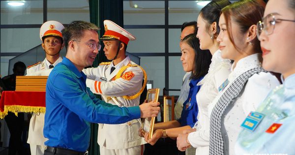 ‘Tiếp lửa’ thanh niên quân đội đam mê tuyên truyền
