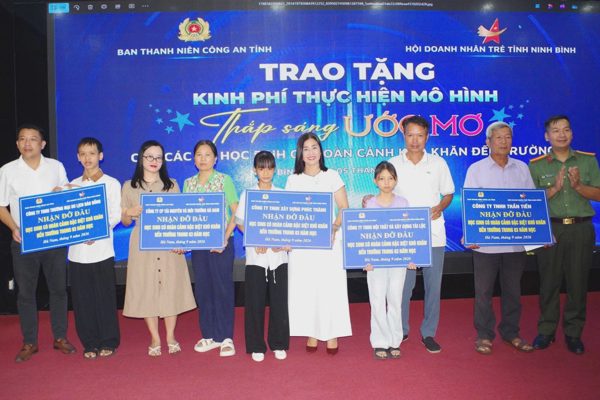Tiếp sức học sinh mồ côi đến trường