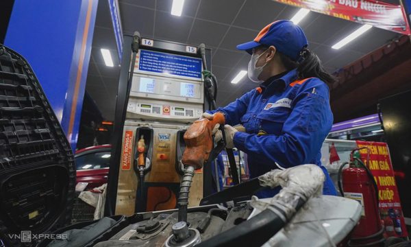 Tiếp tục giảm thuế xăng dầu đến hết năm nay