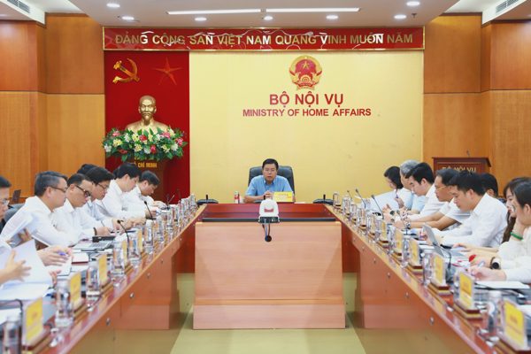 Tiếp tục rà soát, sắp xếp tinh gọn tổ chức bên trong các bộ, ngành