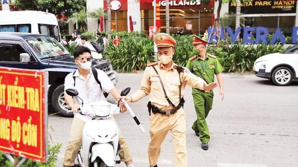 Tiếp tục tuyên truyền, quyết liệt xử lý vi phạm giao thông