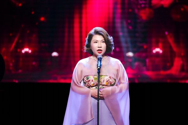 Tiết lộ về nữ Trung tá dạy Đại học Văn hóa Nghệ thuật Quân đội có chồng là ca sĩ