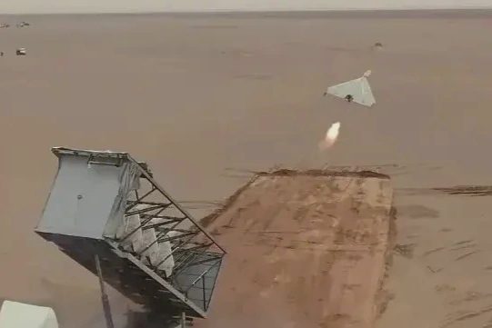 Tiết lộ vụ tên lửa Iran tấn công tàu chở lính thủy đánh bộ Mỹ
