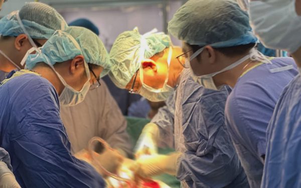 Tiểu ra máu, coi chừng phải cắt bỏ bàng quang
