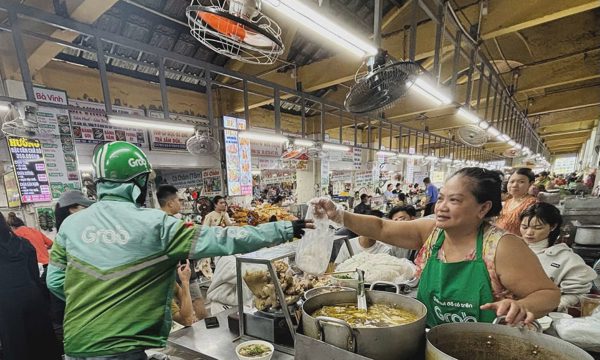 Tiểu thương Đà Nẵng tăng doanh thu nhờ 'quán ăn số' trên GrabFood
