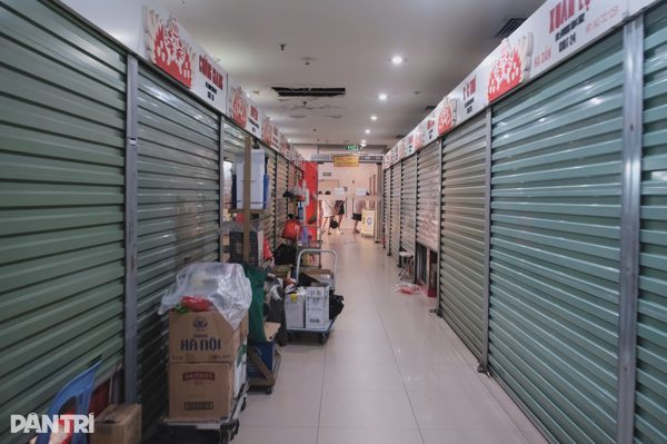 Tiểu thương loạt chợ nổi tiếng Hà Nội: Ngồi cả ngày chỉ kiếm vài chục nghìn