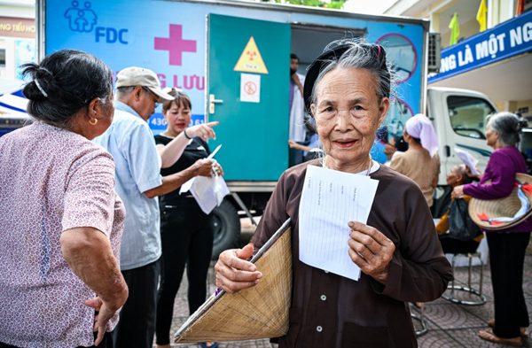 Tìm giải pháp giảm gánh nặng chi phí y tế cho người dân