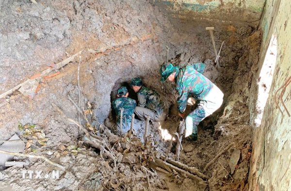 Tìm kiếm, cất bốc 5 hài cốt liệt sỹ tại khu vực nghĩa trang tạm Cầu Chữ Y