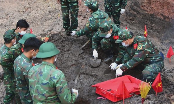 Tìm thấy 20 hài cốt liệt sĩ ở công viên Lê Thị Riêng trong đợt hai