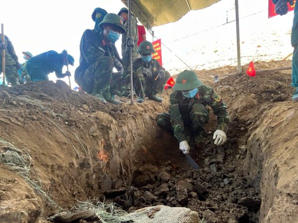 Tìm thấy 29 hài cốt liệt sĩ tại khu vực nhà lao Thành Diên Khánh