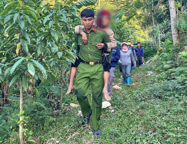 Tìm thấy cụ bà 79 tuổi đi lạc gần 4 ngày trong rừng ở Tuyên Quang