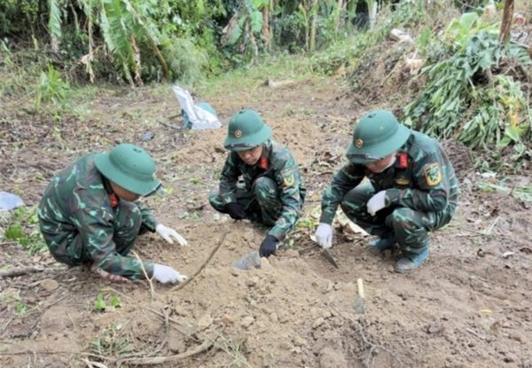 Tìm thấy thẻ căn cước, ngòi bút khắc tên chôn cùng hài cốt liệt sỹ ở Quảng Trị