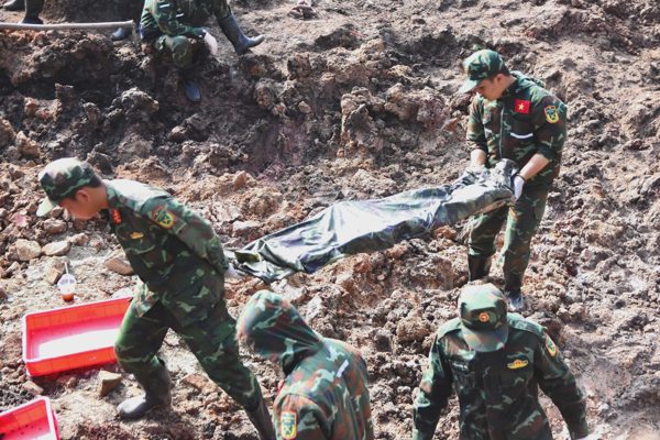 Tìm thấy thêm 11 bộ hài cốt liệt sĩ tại Công viên Lê Thị Riêng
