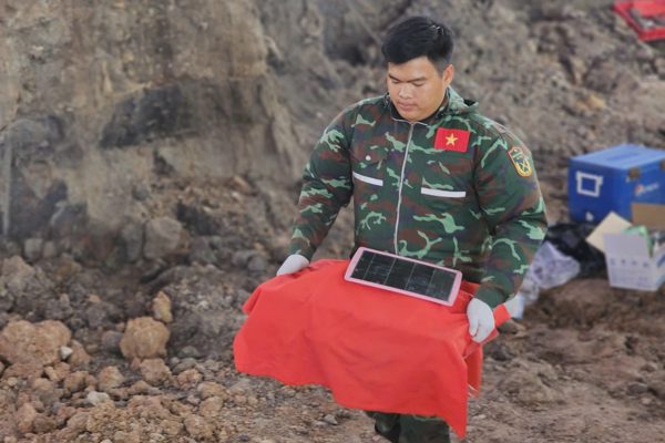 Tìm thấy thêm 13 bộ hài cốt liệt sĩ ở rãnh mộ mới tại Công viên Lê Thị Riêng