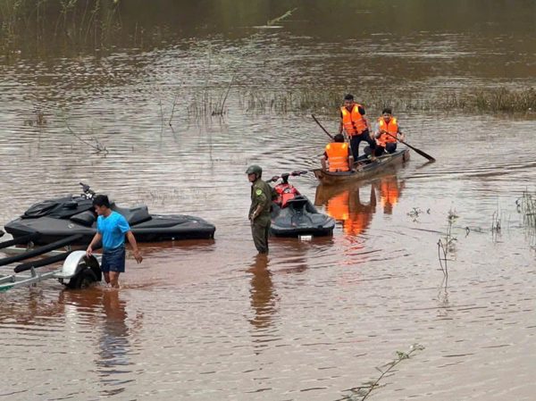 Tìm thấy thi thể nghi là người phụ nữ bị nước cuốn cùng ô tô ở Đồng Nai