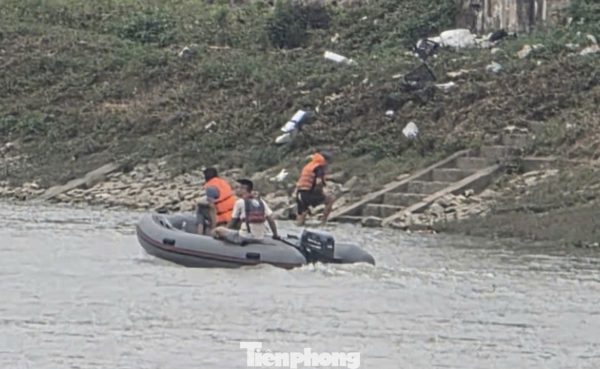 Tìm thấy thi thể người được Thiếu tá quân đội lao xuống sông cứu