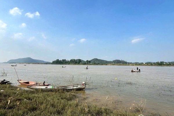 Tìm thấy thi thể người vợ trong vụ lật thuyền ở Nghệ An